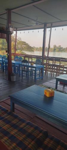 En balkong eller terrass på Mamapieng Riverview Bungalows