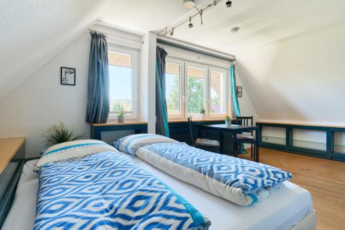 two beds in a room with a window at Ferienwohnung Ostseeperle Moba-Travel in Travemünde