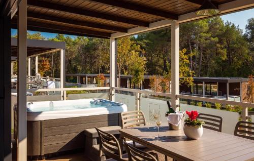 Gorgeous Stacaravan In Vabriga With Wifi