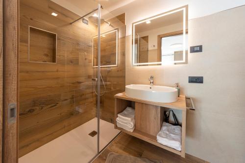 a bathroom with a sink and a shower at Vacanze la Malga in Predazzo