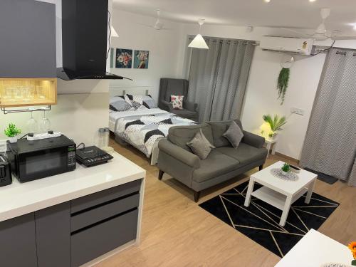 The white Port Luxe Studio Near Airport Symbiosis college Viman Nagar close to kalyani nagar & Koregaon Park