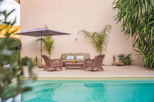 Contemporary house in the center of Cannes with a pool and relaxation area