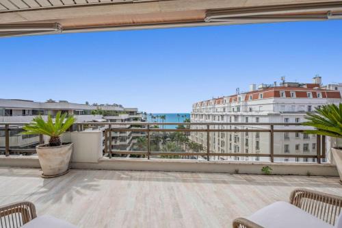REF 1244 - Cannes Back Croisette - Sea view apartment for rent