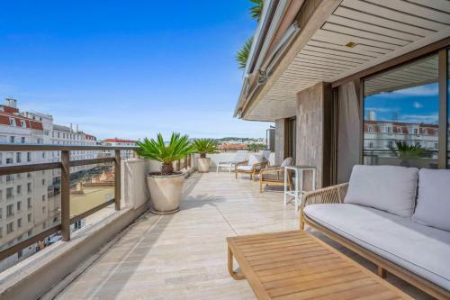 REF 1244 - Cannes Back Croisette - Sea view apartment for rent