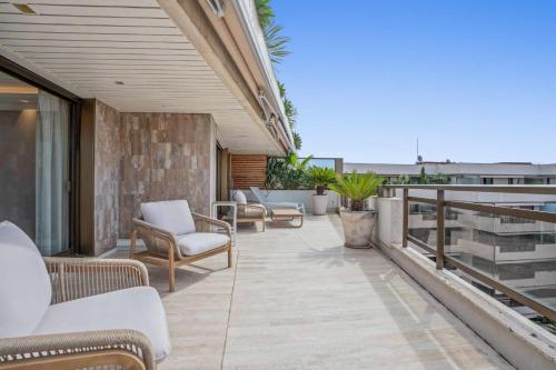 REF 1244 - Cannes Back Croisette - Sea view apartment for rent