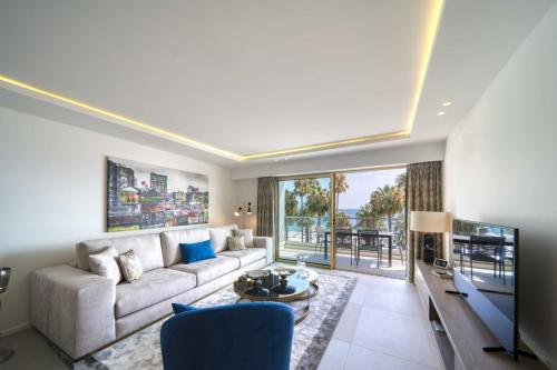 REF 1295 - Cannes Croisette - Sea view apartment for rent