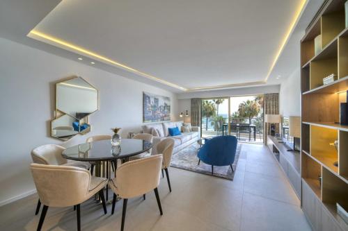 REF 1295 - Cannes Croisette - Sea view apartment for rent