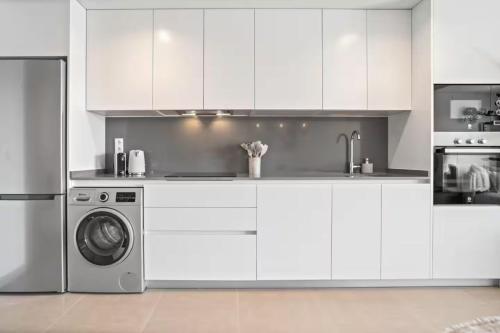 Family Friendly 3BR Apartment l Pool and Terrace photo 12