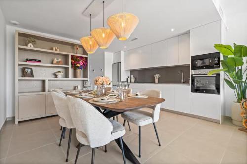Family Friendly 3BR Apartment l Pool and Terrace photo 10