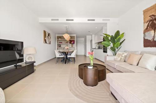 Family Friendly 3BR Apartment l Pool and Terrace photo 7