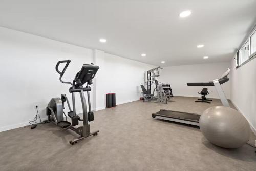 Family Friendly 3BR Apartment l Pool and Terrace photo 20