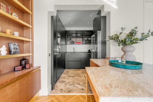 REF 1553 - Cannes Center - Sea view apartment for rent