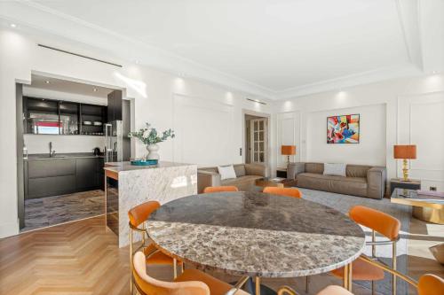 REF 1553 - Cannes Center - Sea view apartment for rent