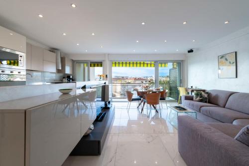 1-Br Apartment with Terrace Near City Centre