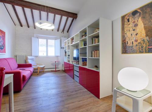 Torta-walking distance of Santa Croce