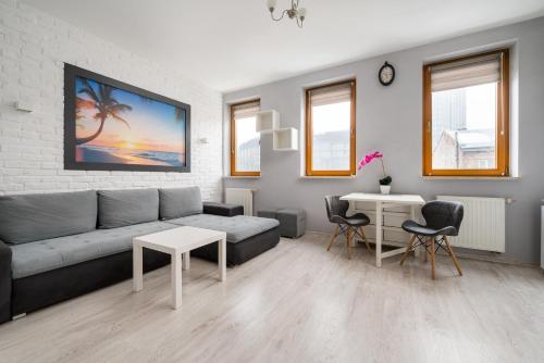 Piaskowa Comfort Apartment by BookingHost