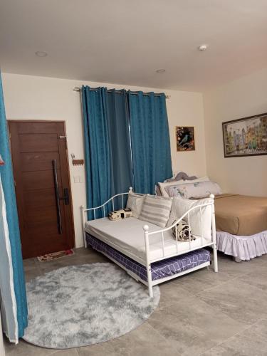 a bedroom with two beds and blue curtains at Viajeros Apartelle in Valencia