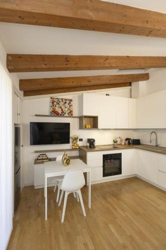 Artstay - Apt San Raffaele, near Metro M1, AC