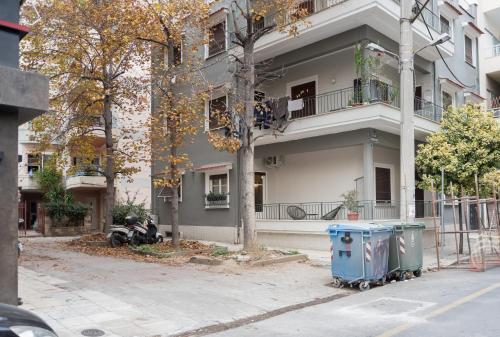 Retro Central Apartment with Parking