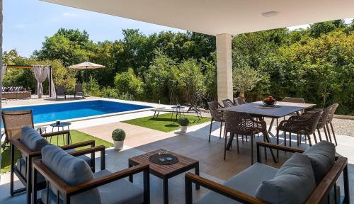 Villa Le Tia by Istrialux