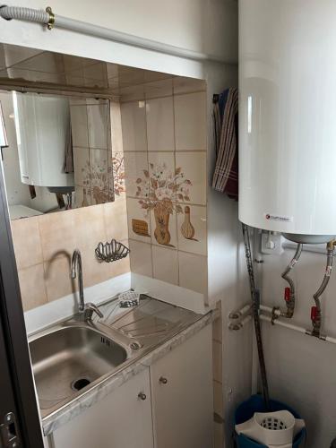 a small kitchen with a sink and a mirror at La Casa Vella in Navarcles