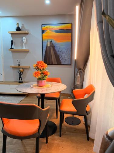 Lush Cove Apartments