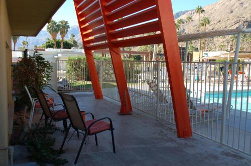 Bazén v ubytování Aloha Hotel Palm Springs nebo v jeho okolí