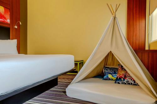 Aloft Asuncion 객실 침대