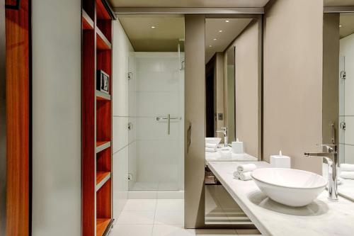 Aloft Asuncion 욕실