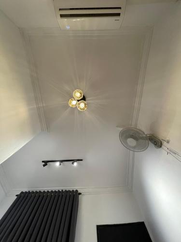 a ceiling with a light and a ceiling fan at Z&Z Budget Room in Kampung Kuala Besut