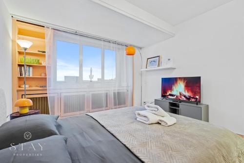 a bedroom with a large bed with towels on it at Appartement à Belair in Hollerich