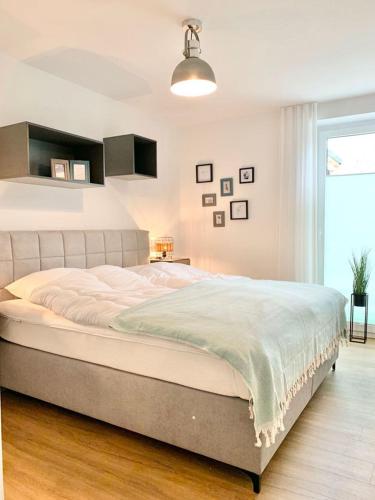 a bedroom with a large bed and a window at Idyllisches Ferienhaus mit Spielzimmer und Garten in Sehestedt