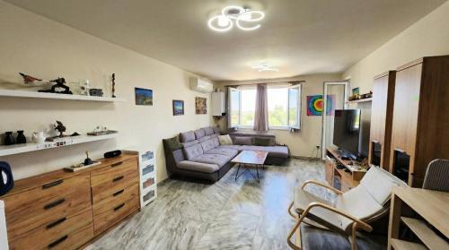 Zen Lodge, with private parking next to Paradise