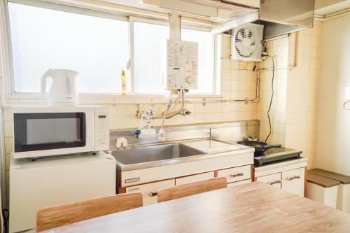 403Room 1 Stop from Ikebukuro Entire 35m on 4st Floor 2 Bedrooms for up to 6 Guests 3Minute Walk to Don Quijote