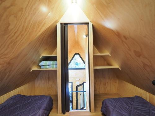 a small room with a mirror and a window at Bungalows Peña Montañesa in Aínsa