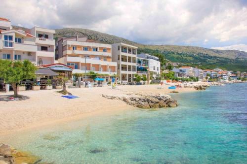 Apartman Oliva and Studio Delux for a family with swiming pool, free parking, terace with view at the sea