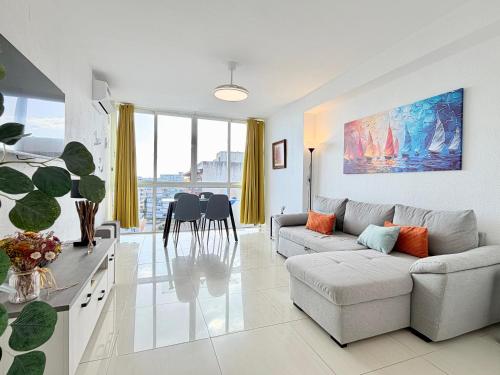 Penthouse near city center and beach with Pool