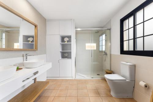 Lanzarote Villa Volcan 10- Private Heated Pool