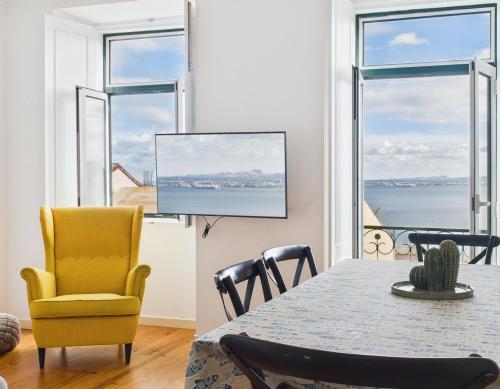 Bright 2BR w/ Tagus View | By Airnest