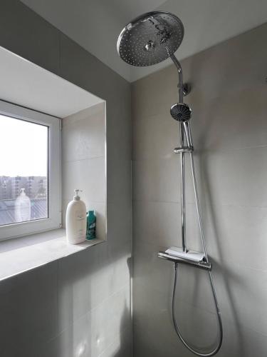a shower in the corner of a bathroom at L'arquebuse - Gare Dijon in Dijon