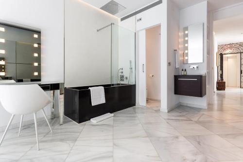 Puerta del Leon by Home at Homes