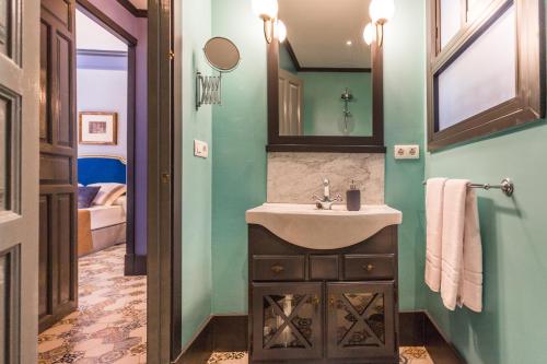 Puerta de la Victoria by Home at Homes