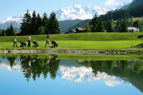 Ferienwohnung Parkareal Davos - freier Blick auf Berge, ruhig, sonnig, SW-Balkon, Parkplatz
