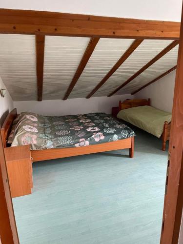 a bedroom with a bed in a attic at apartman FML Cres in Cres