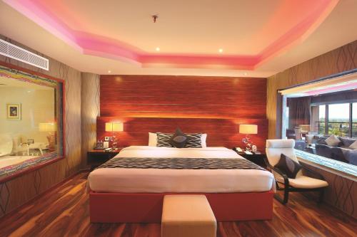 Una cama o camas en una habitación de Ramada by Wyndham Alleppey