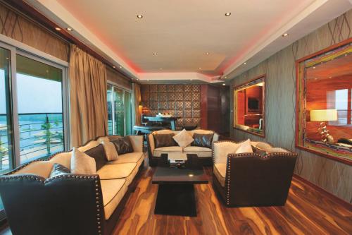 Un lugar para sentarse en Ramada by Wyndham Alleppey