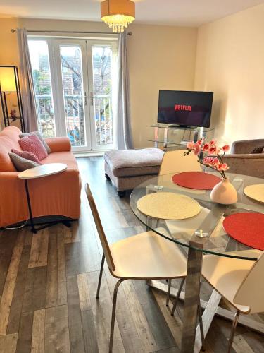 a living room with a table and a couch at Spacious two bedrooms apartment for business and holiday in Portsmouth