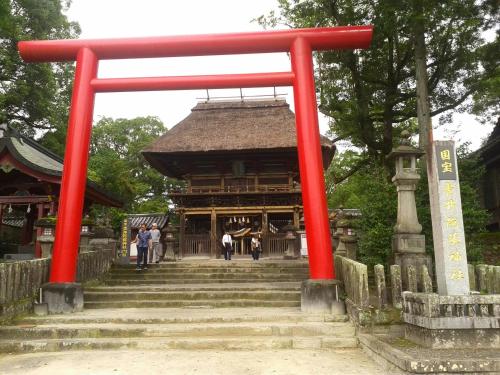 a red gate in front of a building at Hitoyoshi Morinohall Ladies in - Female Only in Hitoyoshi