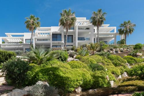 Panoramic Views and Large Garden in Atalaya Hills