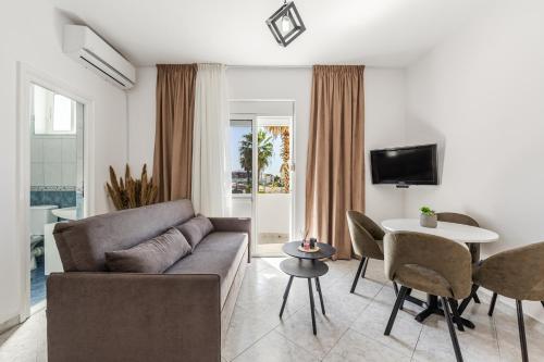 1BR Apartment with Mountain Views Golem by PikHost